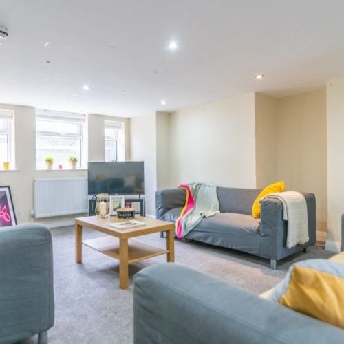 8 Manor Terrace, Headingley, Leeds, LS6 1BU - Photo 1