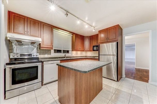 For Lease - 23 Longbow Square, Toronto, Ontario - Photo 1