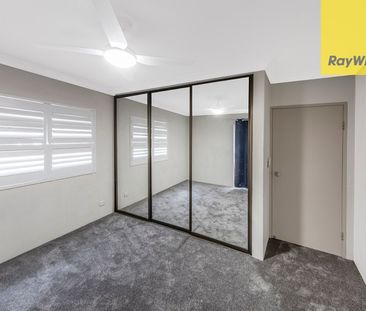SPACIOUS AND SUN-FILLED TWO BEDROOM APARTMENT IN BOUTIQUE BLOCK - Photo 2