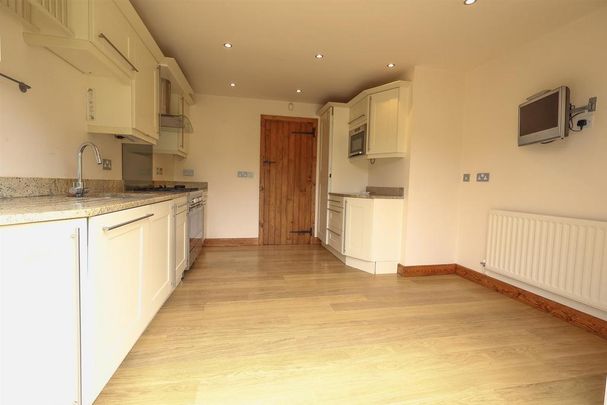 3 bedroom barn conversion to rent - Photo 1