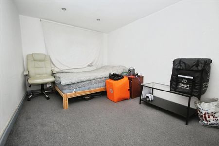 3 bedroom apartment to rent - Photo 3