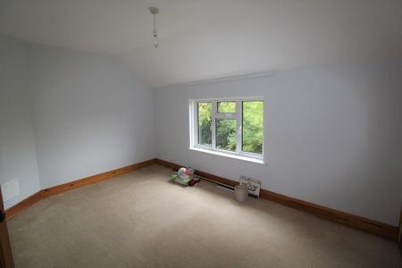 2 bedroom semi-detached house to rent - Photo 3