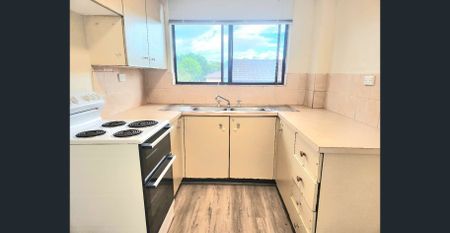 Convenient 2-Bedroom Unit in Liverpool - Photo 4