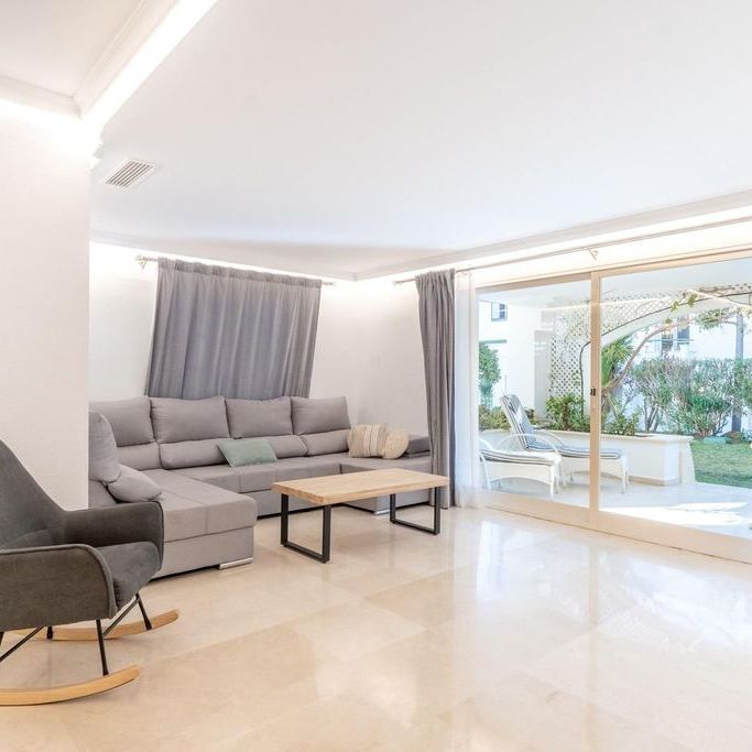 2 room luxury Flat for rent in Estepona, Spain - Photo 1