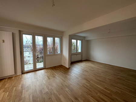 Moderne 2.5-Zimmerwohnung im 1. UG mit Terasse - Photo 2