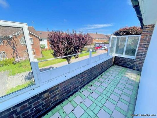 2 bedroom property to rent in Worthing - Photo 1