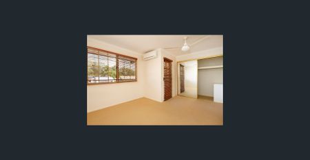 COASTAL COMFORT & CONVENIENCE IN MOOLOOLABA - Photo 5