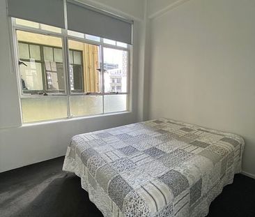 Large 1 bedroom unit, Central Queen Street, CBD - Photo 4