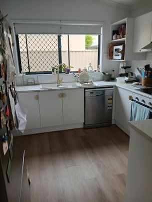 Helensvale - Photo 1