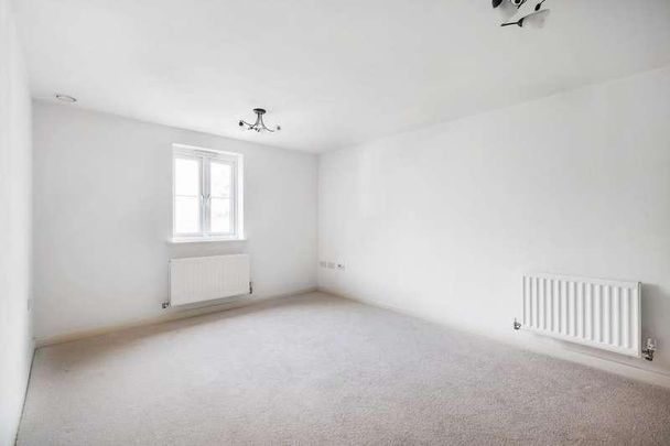 Brunel Crescent, Swindon, SN2 - Photo 1