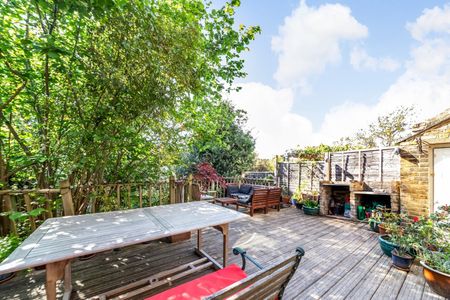 5 Bed End Terrace, Lansdowne Lane, SE7 - Photo 2