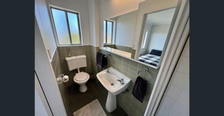 STUNNING TOP FLOOR 1 BEDROOM UNIT, BEACH AND OCEAN VIEWS - Photo 5