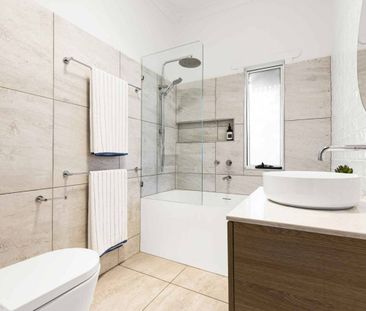 Classic Charm Meets Modern Comfort in the Heart of South Toowoomba - Photo 5