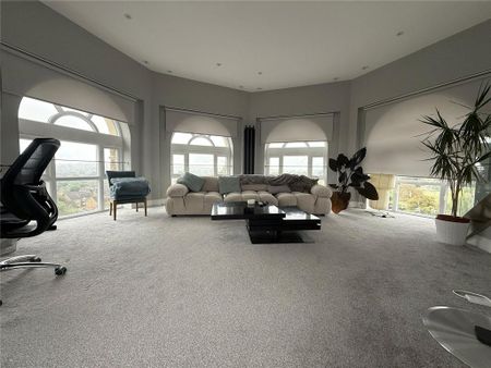 3 bedroom penthouse to rent - Photo 3