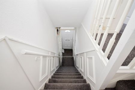 3 bed flat to rent in Dean Road, South Shields, NE33 - Photo 3