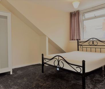 3 bedroom House in Burley Lodge Terrace, Leeds - Photo 3