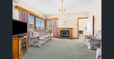 Well maintained central location - Photo 2