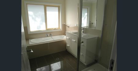 Rear 4 Bedroom Townhouse in quiet location - Photo 4