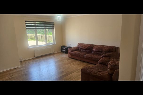 3 Bed Semi-Detached House, Maryston Place, G33 - Photo 1