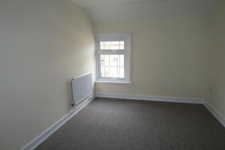3 bedroom flat to rent - Photo 4