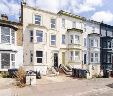 2 bedroom flat to rent - Photo 3