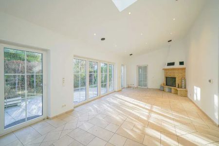 Freistehendes Einfamilienhaus mit Garten und Sonnenbalkon - Photo 5