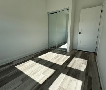 For Lease - 3250 Carding Mill Trail Unit# 530, Oakville, Ontario - Photo 3