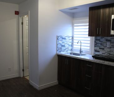 For Lease - 2466 St Clair Avenue Unit# 301, Toronto, Ontario - Photo 2