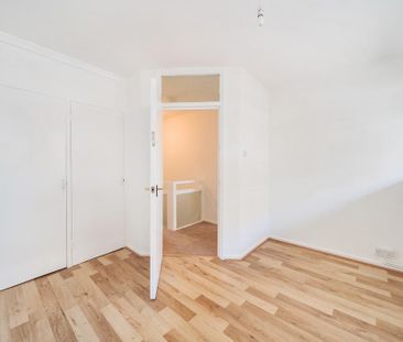 3 bedroom flat to rent - Photo 5