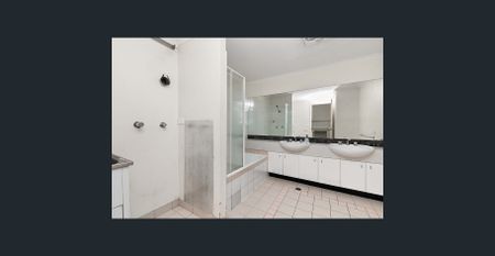 Two Bedroom Apartment in Great Location - Photo 4