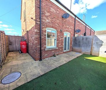 2 bedroom end of terrace house to rent - Photo 1