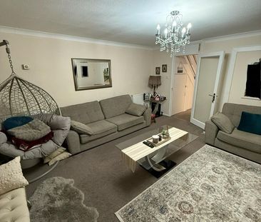 3 Bed End Terrace, Fulmead Road, RG30 - Photo 3