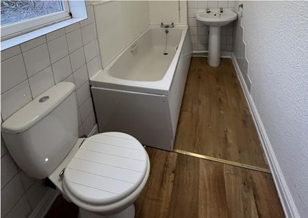 Walkden Road, Worsley, Manchester M28, London - Photo 4