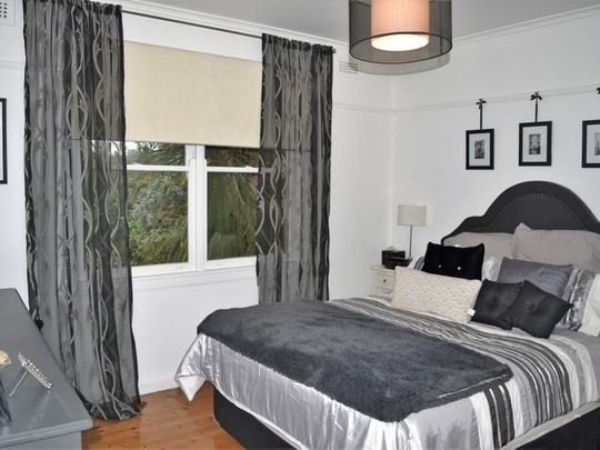2 Collins Street, Heidelberg Heights - Photo 1