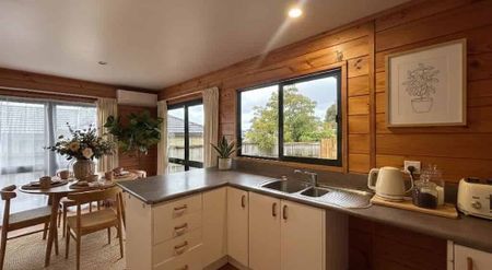 Cozy Three Bedroom Family Home - Photo 3