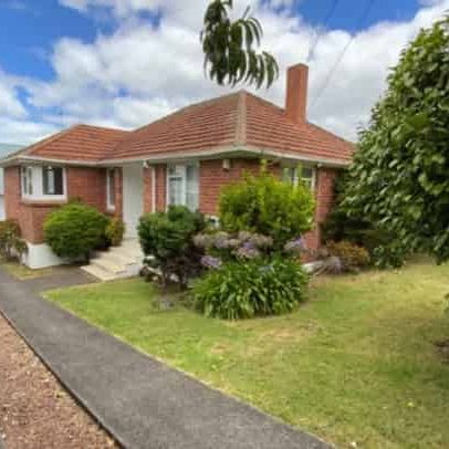 3 bedroom family home with carport - Photo 1