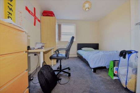 2 bedroom Flat in Ragland Road, Leeds - Photo 5