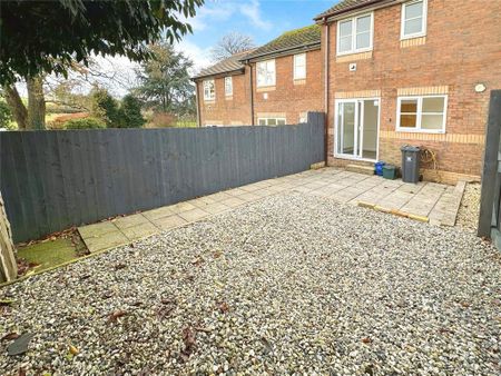 2 bedroom end of terrace house to rent - Photo 3