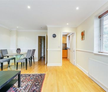 2 bedroom flat in 97 West Hill - Photo 1