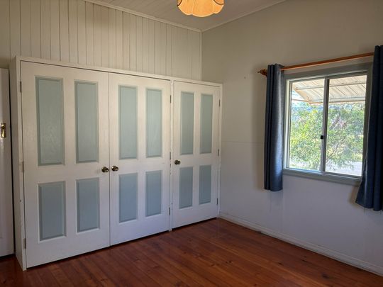 2 Bedroom home with air con on large fully fenced block - Photo 1