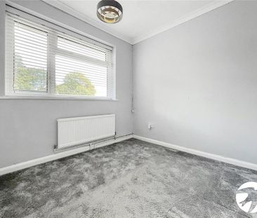3 bedroom end of terrace house to rent - Photo 5