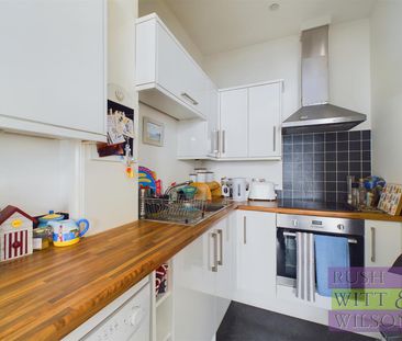 2 Bed Flat - Conversion - Photo 5