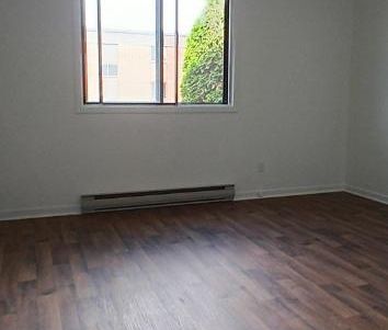 A Valleyfield - Beau , propre 5-1/2, avec balcon prive ( pour 1er D... - Photo 1