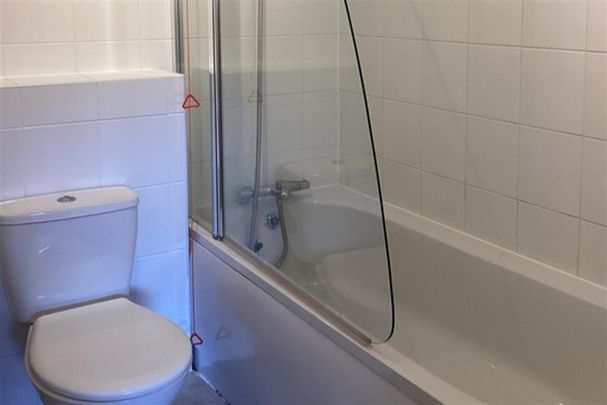 2 bedroom retirement property to rent - Photo 1