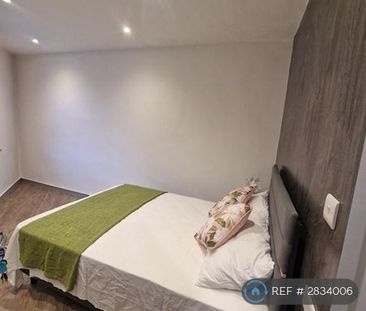 4 bedroom terraced house to rent - Photo 4