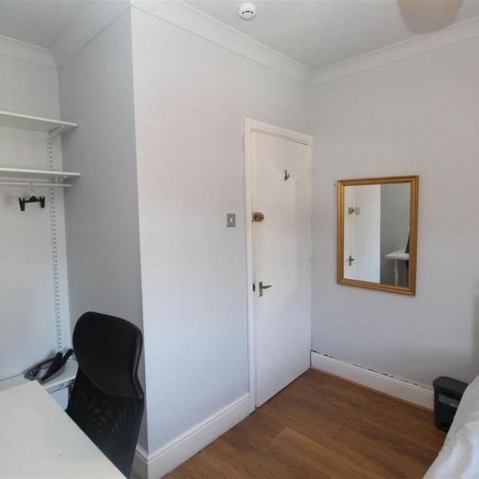 6 bedroom house to rent - Photo 1