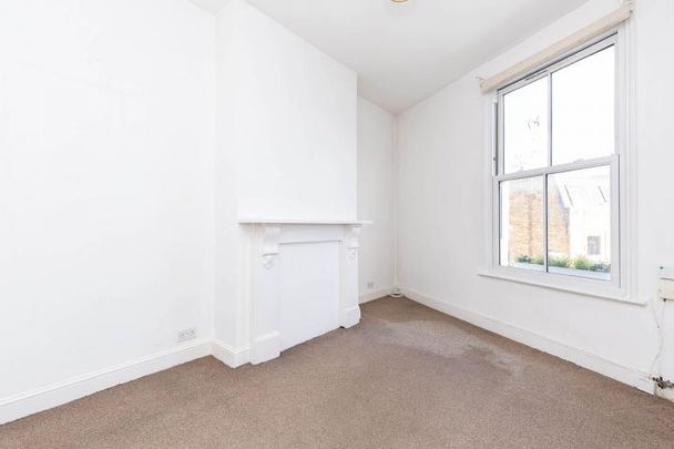 Located off the high street a 1 bedroom property close to Arsenal Station - Photo 1