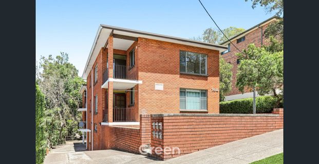 Elevated Two-Bedroom Uni in Small Boutique Complex Close to Station & Shops! - Photo 1