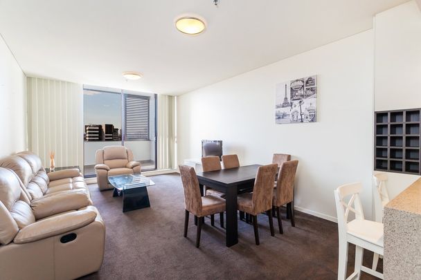 Split-Level Apartment | Massive & Cozy | 3 x Balconies - Photo 1