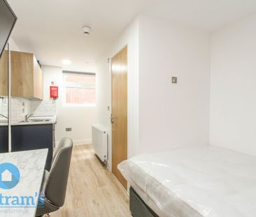 4 bed Apartment for Rent - Photo 5